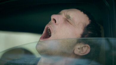 Álex descubre a la mujer que está detrás de todo