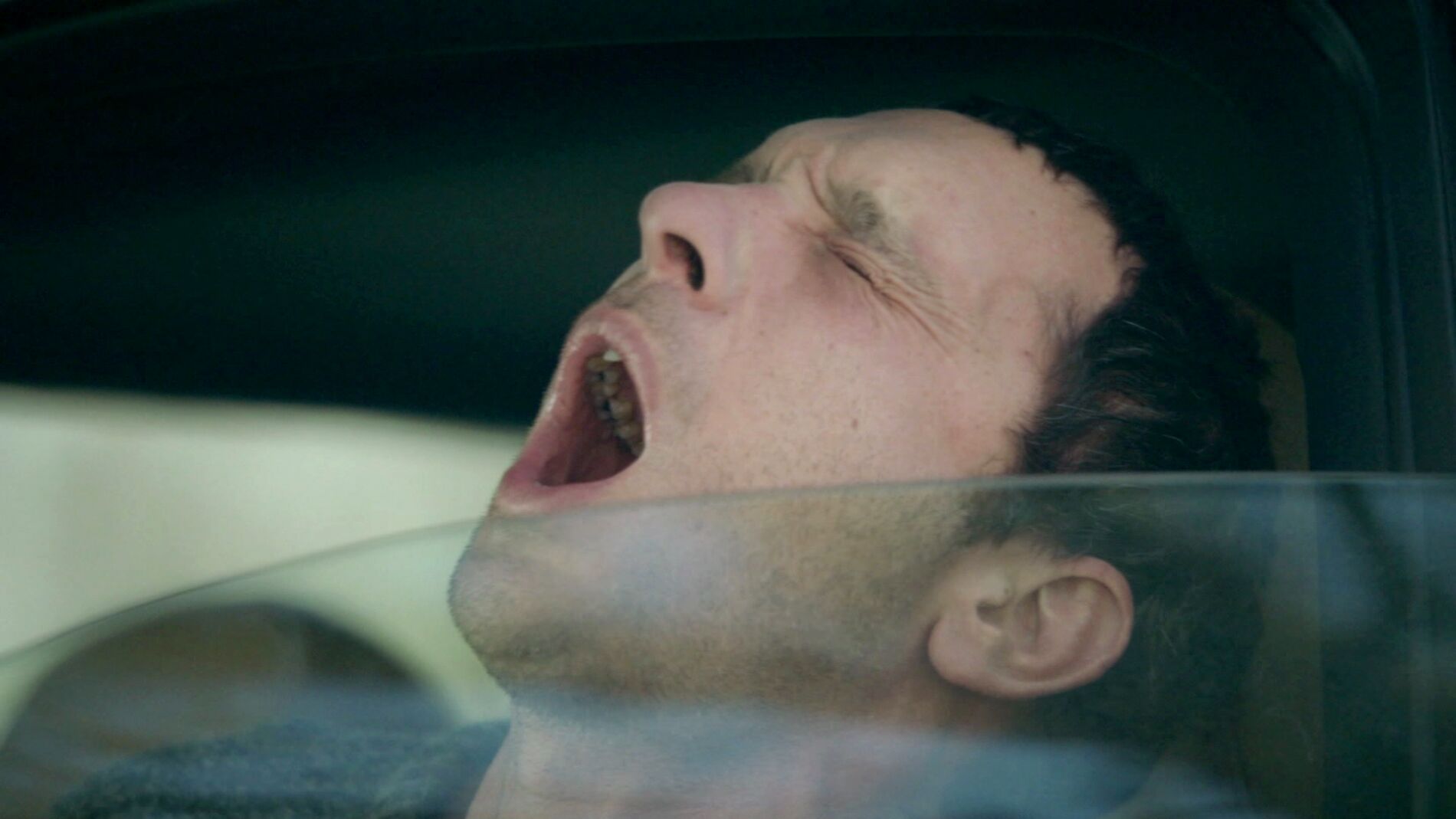 &Aacute;lex descubre a la mujer que est&aacute; detr&aacute;s de todo