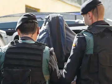 Imagen de archivo de una detención por parte de la Guardia Civil Imagen de archivo de una detención por parte de la Guardia Civil