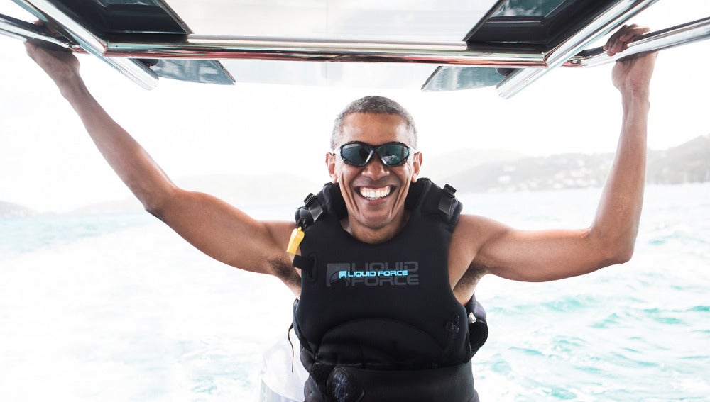 Obama praticando kitesurf en el Caribe