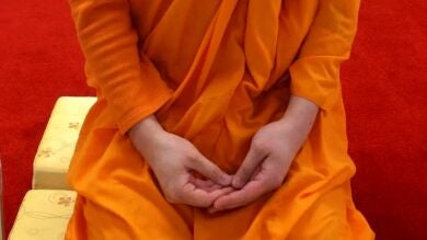 Un monje japonés demanda a su templo por exceso de trabajo