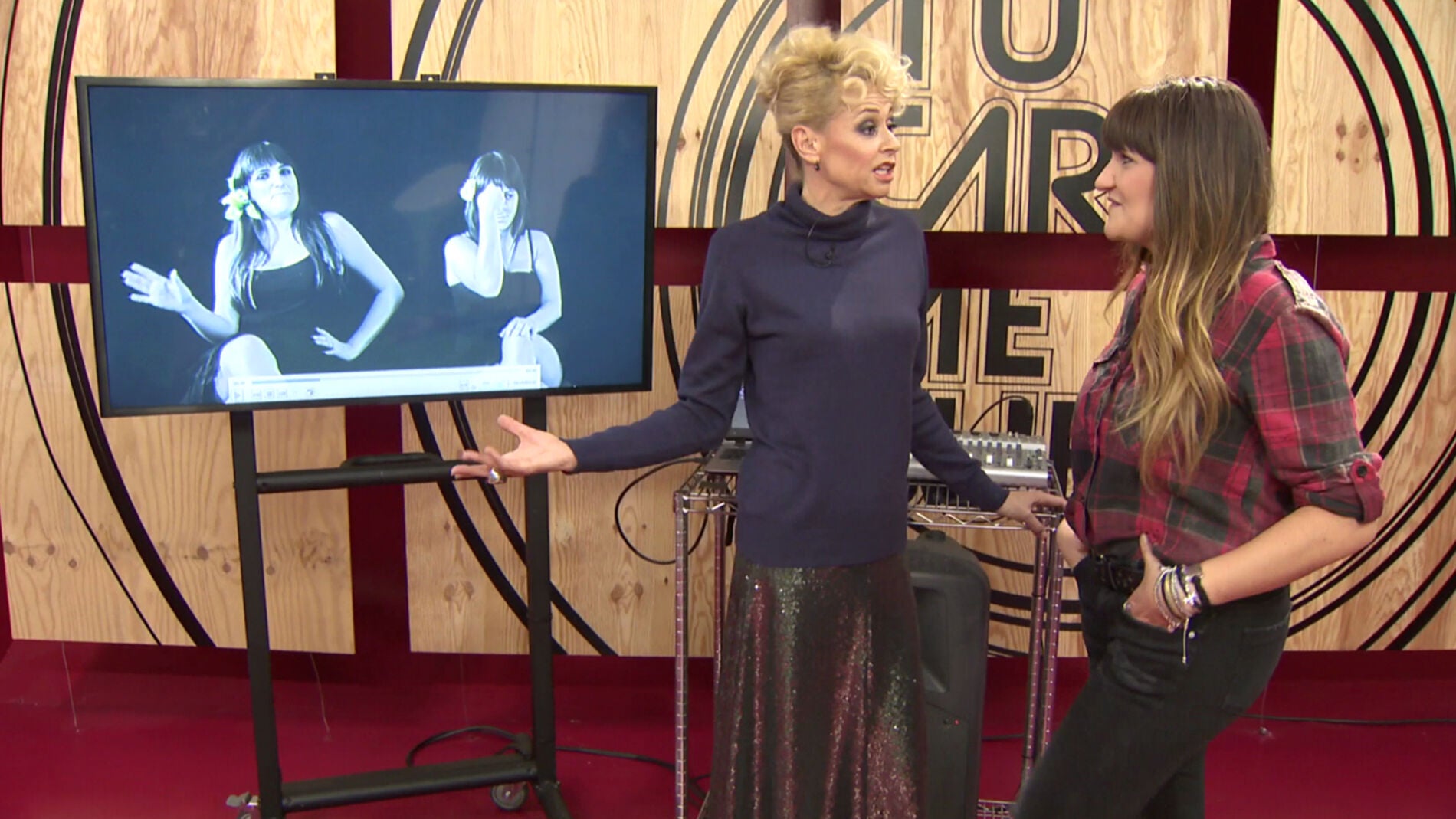 Rozal&eacute;n confiesa todo lo que esconde la canci&oacute;n '80 veces' ante Esther Arroyo