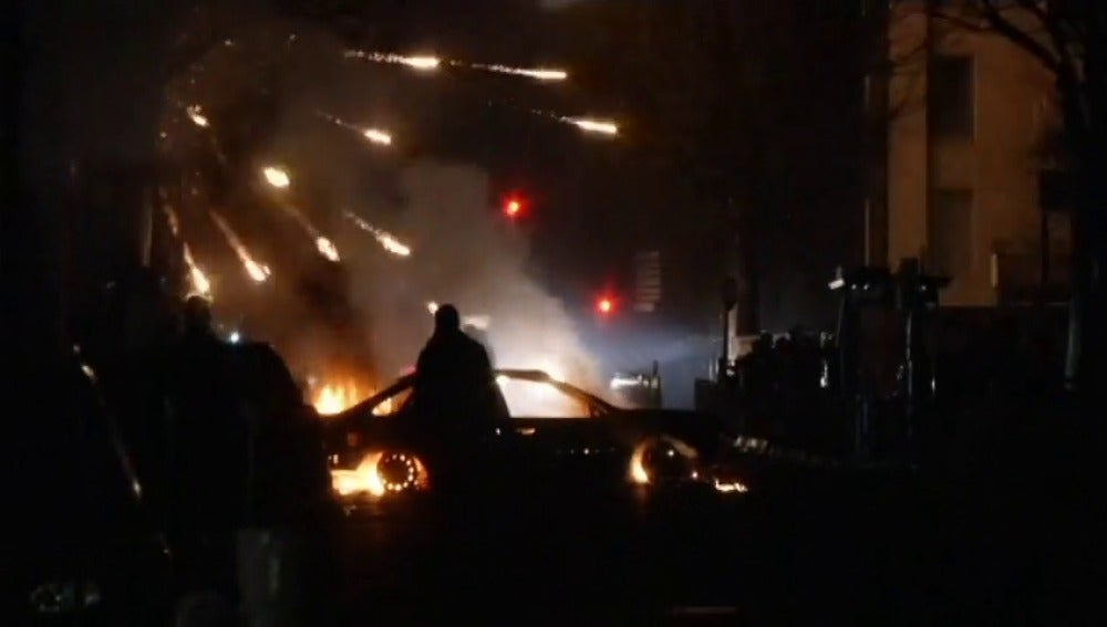 Disturbios en París por la supuesta de violación de un policía a un detenido
