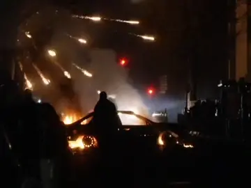 Disturbios en París por la supuesta de violación de un policía a un detenido Disturbios en París por la supuesta de violación de un policía a un detenido