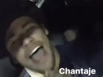 Neymar, cantando 'Chantaje' en su coche Neymar, cantando 'Chantaje' en su coche