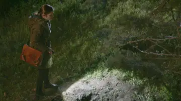 Lara recorría el bosque en busca de la investigación de Rodrigo