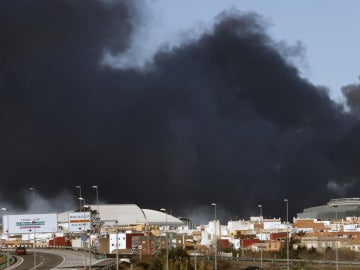 Nube de humo en Paterna