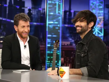 David Otero entierra 'físicamente' al 'Pescao' en el jardín de su casa David Otero entierra 'físicamente' al 'Pescao' en el jardín de su casa