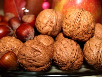 Imagen de archivo de nueces y castañas Imagen de archivo de nueces y castañas