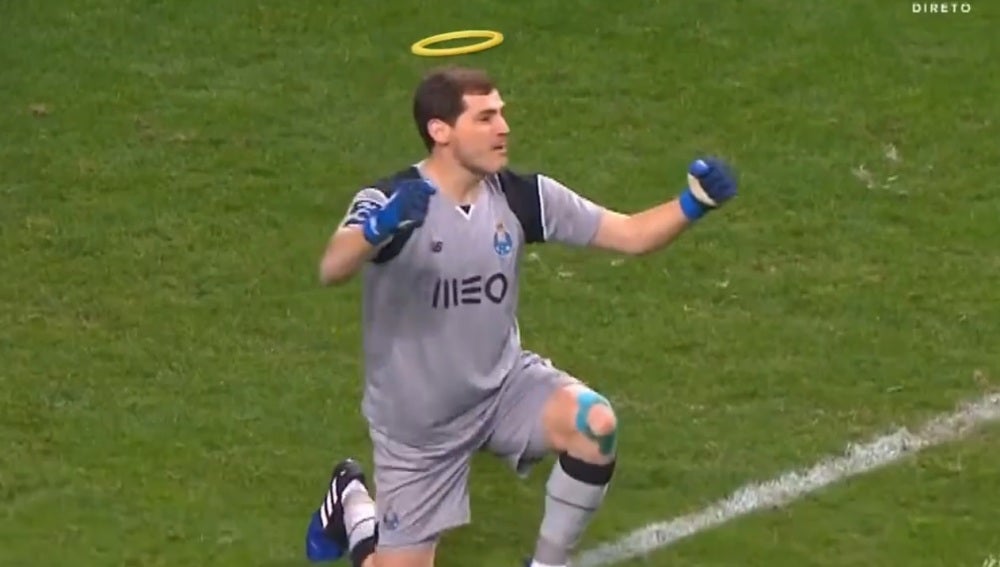 Iker Casillas con la santa corona