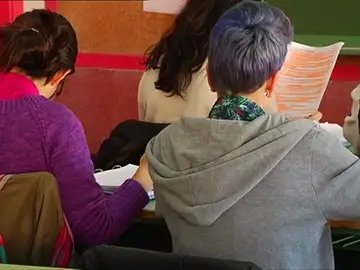 Se reduce el número de alumnos que abandonan la escuela Se reduce el número de alumnos que abandonan la escuela