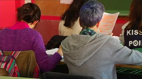 Se reduce el número de alumnos que abandonan la escuela Frame 8.888464 de: Se reduce el número de alumnos que abandonan la escuela