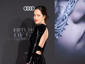 Dakota Johnson se marca un 'Pataky' sobre la alfombra roja Dakota Johnson se marca un 'Pataky' sobre la alfombra roja