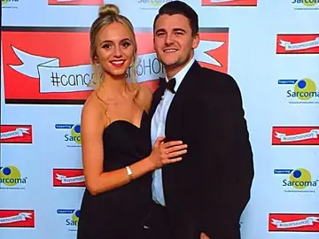 Jessica Sharman, la joven que perdió la memoria tras sufrir un ataque epiléptico, junto a su novio Rich Jessica Sharman, la joven que perdió la memoria tras sufrir un ataque epiléptico, junto a su novio Rich