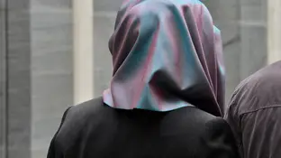 Imagen de archivo de una mujer con hiyab Imagen de archivo de una mujer con hiyab