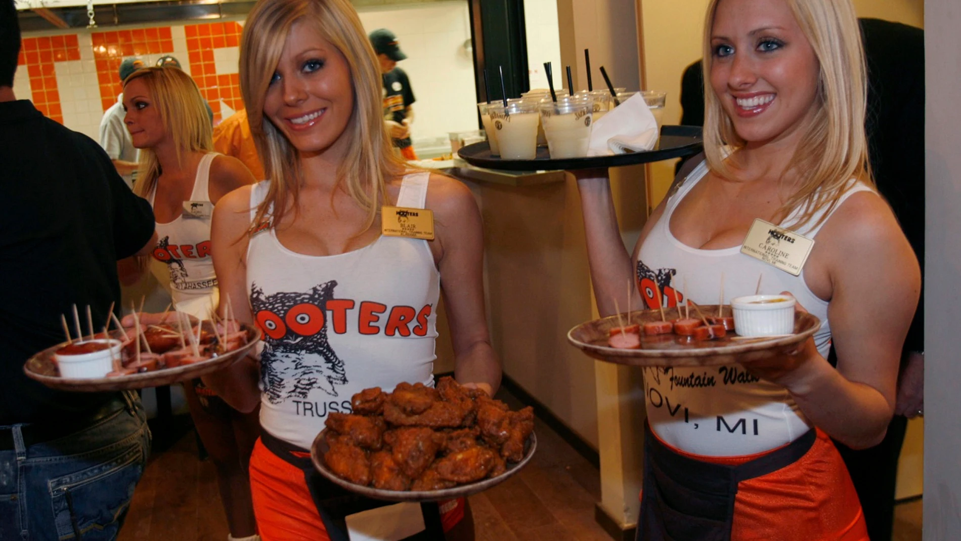 Dos camareras de Hooters Dos camareras de Hooters