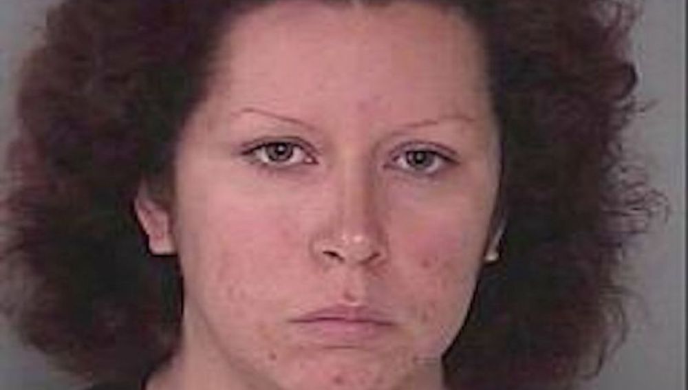 Oriana García, la mujer de 26 años que permitió que su pareja golpease a su hijo hasta matarlo