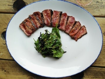 El tataki de búfalo de Cachivache Taberna. El tataki de búfalo de Cachivache Taberna.