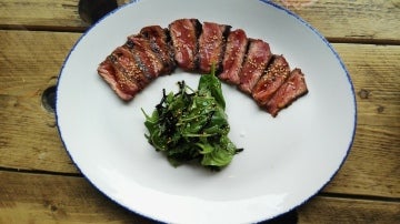 El tataki de búfalo de Cachivache Taberna.