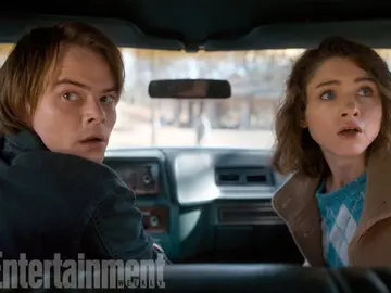 Charlie Heaton y Natalia Dyer en 'Stranger Things' Charlie Heaton y Natalia Dyer en 'Stranger Things'