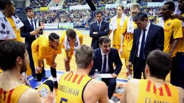 Bartzokas dando órdenes