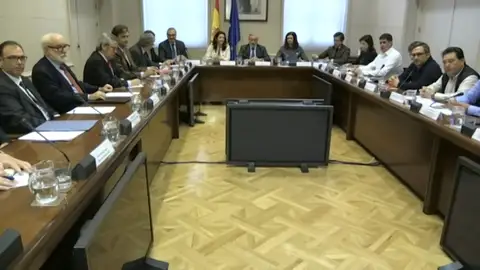 Frame 16.78267 de: Fomento, sindicatos y patronal analizan la reforma del modelo de la estiba Frame 16.78267 de: Fomento, sindicatos y patronal analizan la reforma del modelo de la estiba