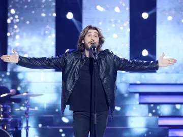 Canco Rodríguez levanta el ánimo a todo el plató como Manuel Carrasco y su inspirador tema ‘No dejes de soñar’ Canco Rodríguez levanta el ánimo a todo el plató como Manuel Carrasco y su inspirador tema ‘No dejes de soñar’
