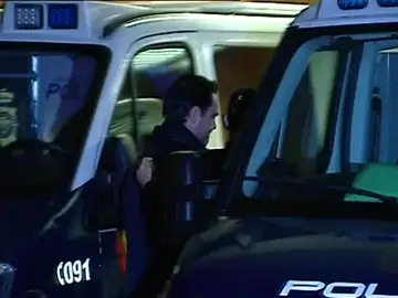 Frame 10.670377 de: El yerno de la viuda de la CAM a la Policía en su detención: "Hace tiempo que os estaba esperando" Frame 10.670377 de: El yerno de la viuda de la CAM a la Policía en su detención: "Hace tiempo que os estaba esperando"