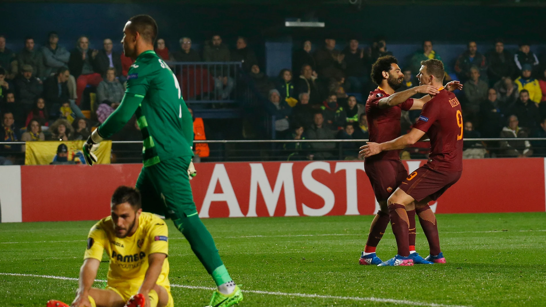 Dzeko celebra un gol ante el Villarreal Dzeko celebra un gol ante el Villarreal