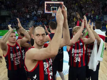 Los jugadores del Baskonia celebran su pase a semifinales Los jugadores del Baskonia celebran su pase a semifinales