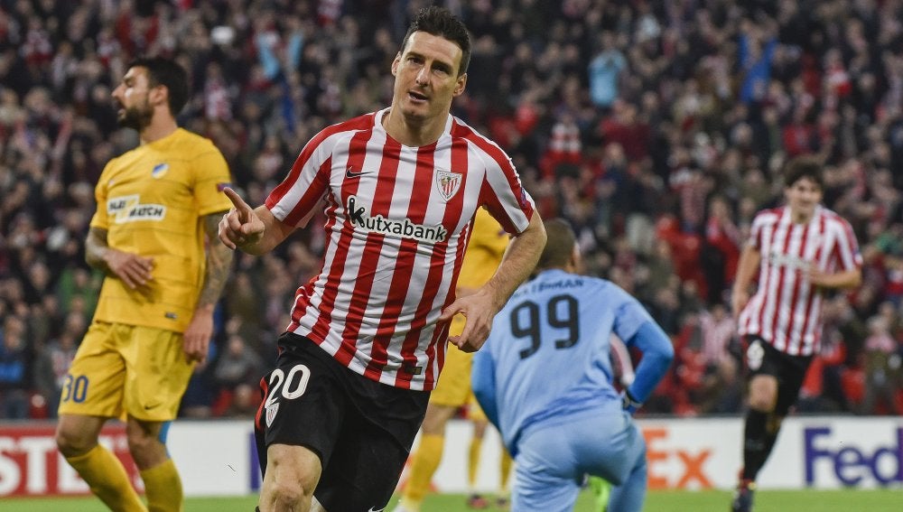 Aduriz celebrando un gol 