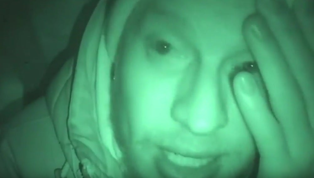 Un youtuber se entierra durante 24 horas en un ataúd