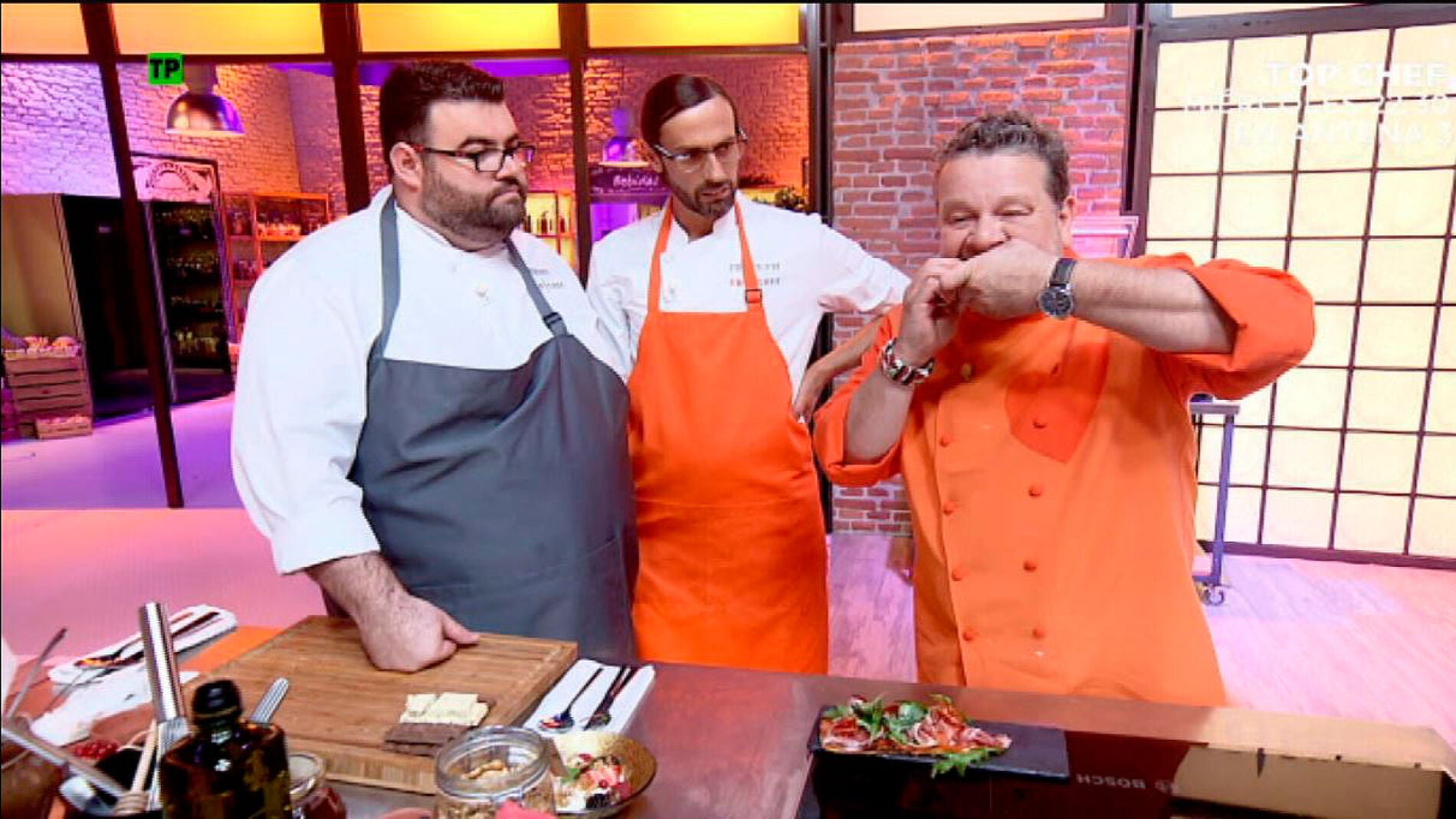 Comienza la competici&oacute;n con pesca y delantales unidos