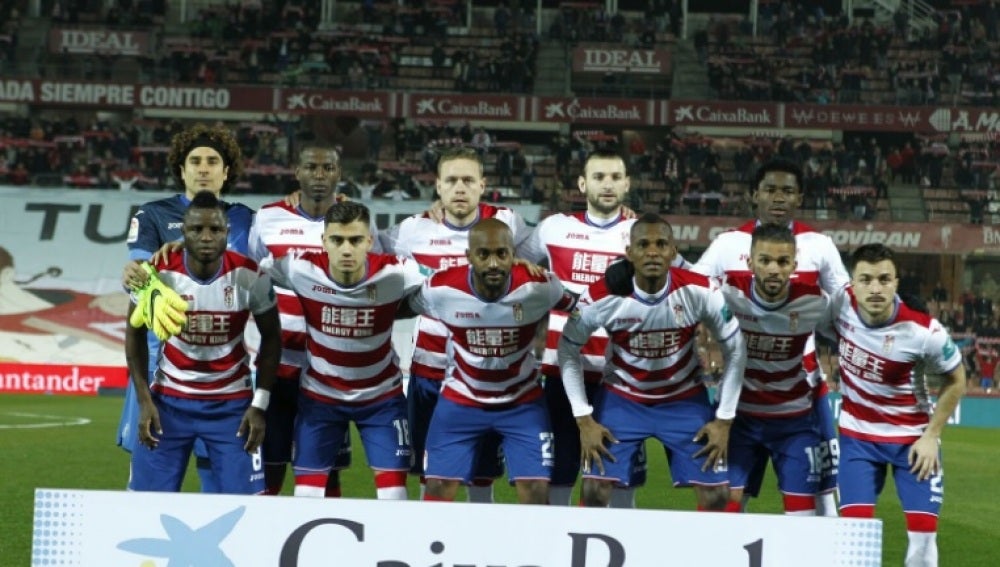 El histórico once del Granada con once nacionalidades diferentes