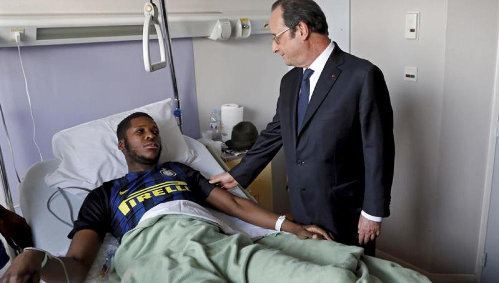 Hollande conversando con 'Theo'