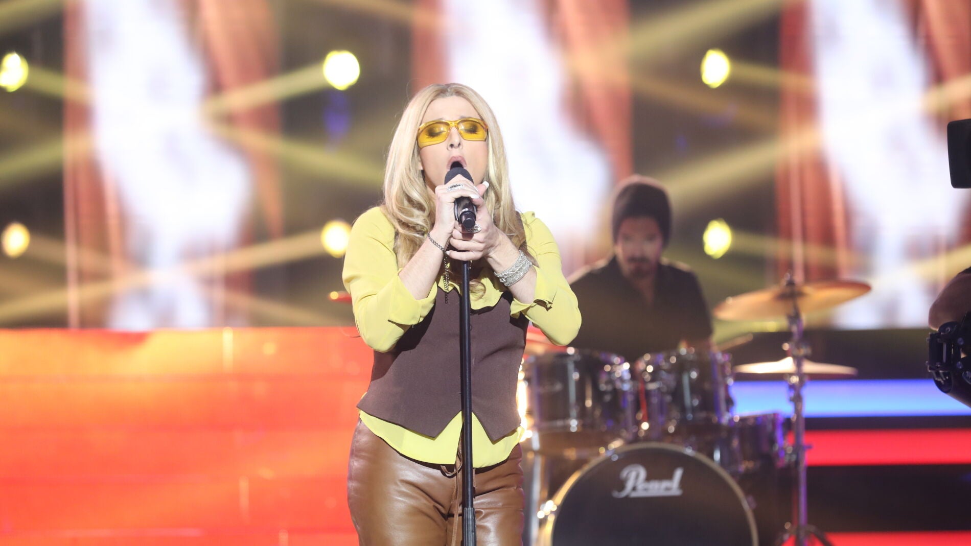 Blas Cant&oacute; conmociona al plat&oacute; en la piel de Anastacia y el m&iacute;tico &lsquo;Left outside alone'