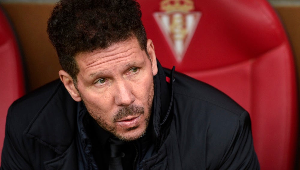 Simeone durante el partido frente al Sporting