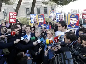 Cristina Cifuentes durante el acto en defensa de Leopoldo López Cristina Cifuentes durante el acto en defensa de Leopoldo López