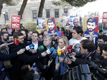 Cristina Cifuentes durante el acto en defensa de Leopoldo López Cristina Cifuentes durante el acto en defensa de Leopoldo López