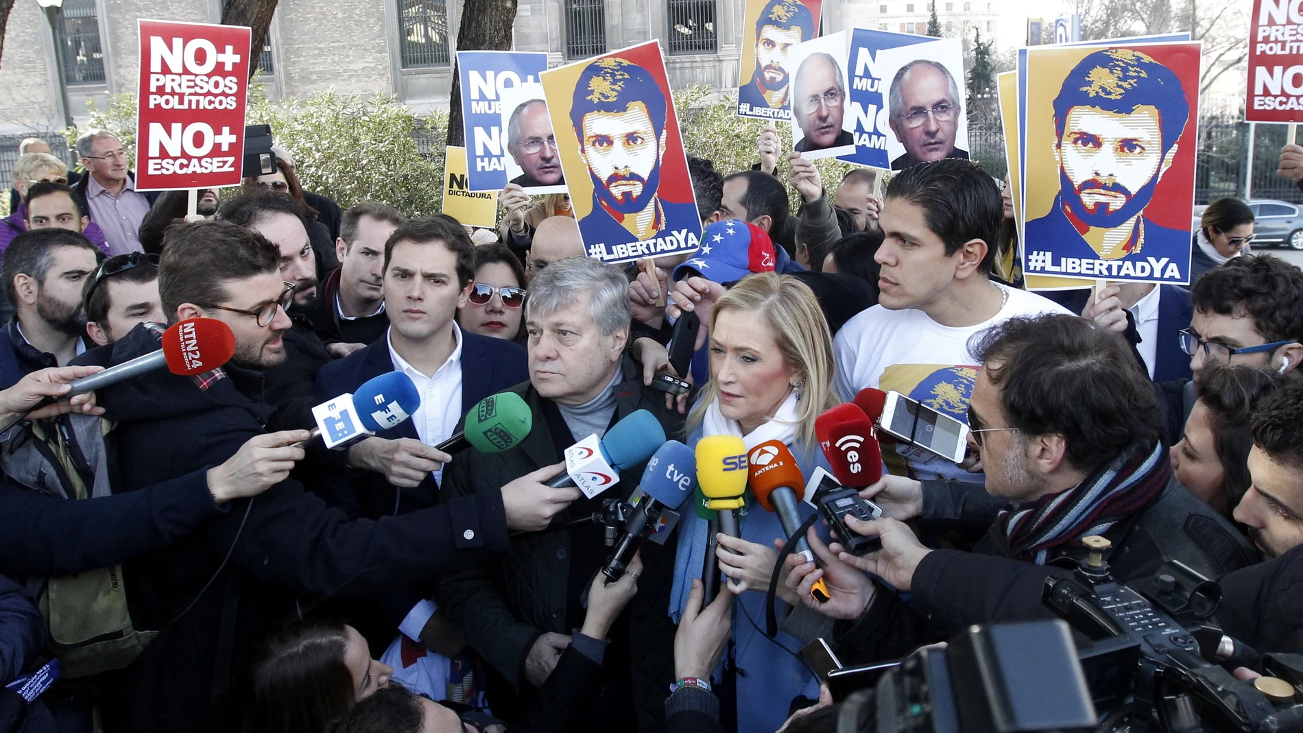 Cristina Cifuentes durante el acto en defensa de Leopoldo López Cristina Cifuentes durante el acto en defensa de Leopoldo López