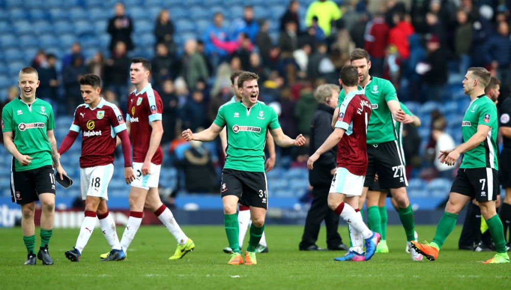 El Lincoln City celebra una victoria ante el Burnley