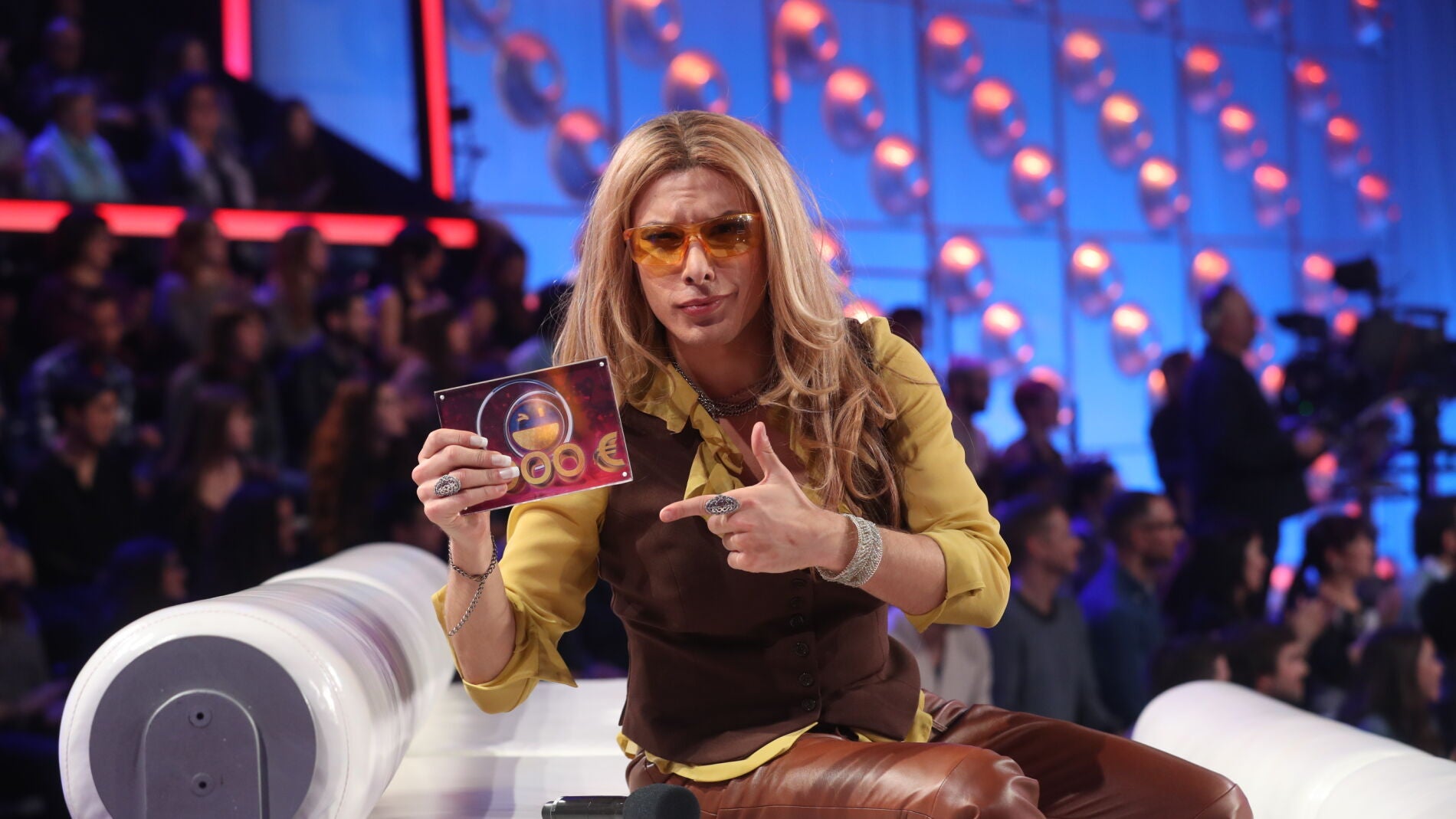 Blas Cant&oacute; estalla de emoci&oacute;n al proclamarse ganador de la decimosexta gala como Anastacia