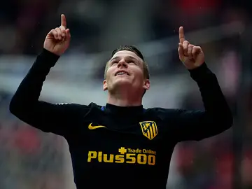 Kevin Gameiro dedica uno de sus tres goles a su abuela fallecida Kevin Gameiro dedica uno de sus tres goles a su abuela fallecida