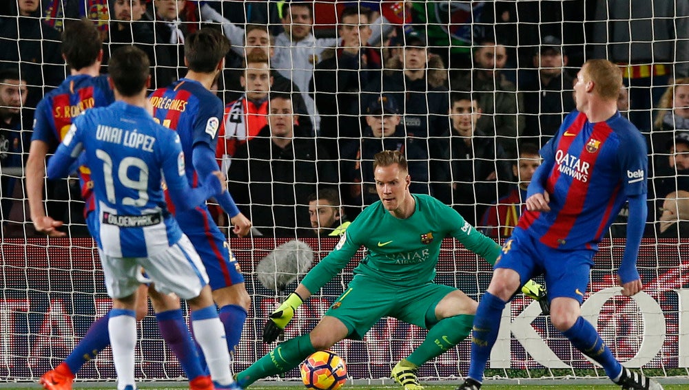 Ter Stegen trata de atajar un baló ante el Leganés