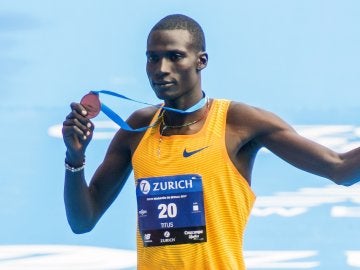 El keniano Erikus Titus, ganador del XXXIII Zúrich Maratón de Sevilla
