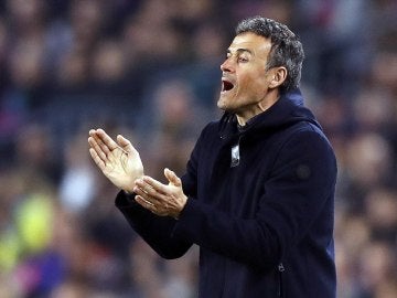 Luis Enrique, en la banda del Camp Nou