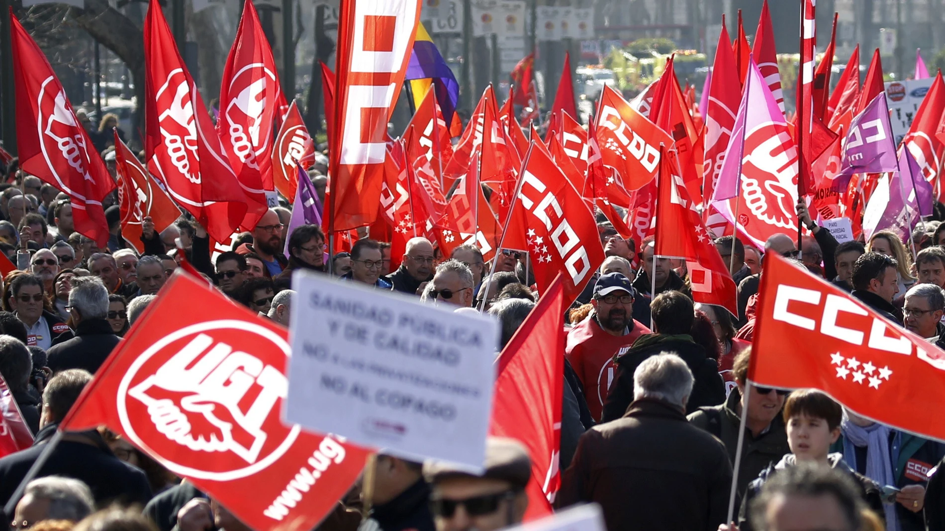 Fotografía de archivo de una manifestación convocada por CCOO y UGT Fotografía de archivo de una manifestación convocada por CCOO y UGT