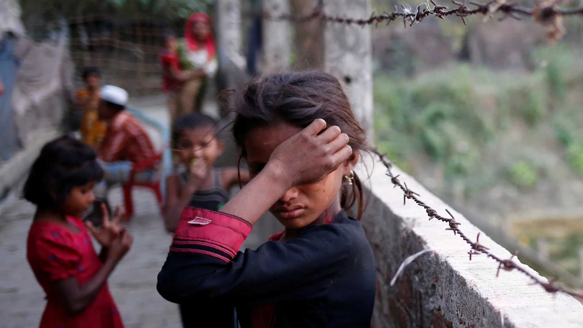 Una niña refugiada Rohingya Una niña refugiada Rohingya