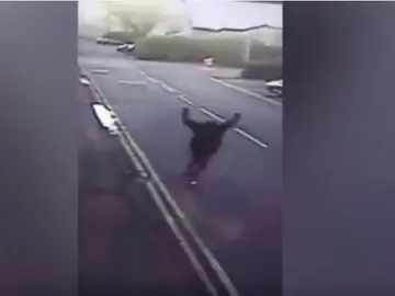 La reacción de un sin techo tras encontrar trabajo La reacción de un sin techo tras encontrar trabajo