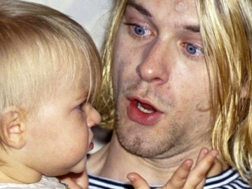 Kurt Cobain junto a su hija Frances Bean Cobain